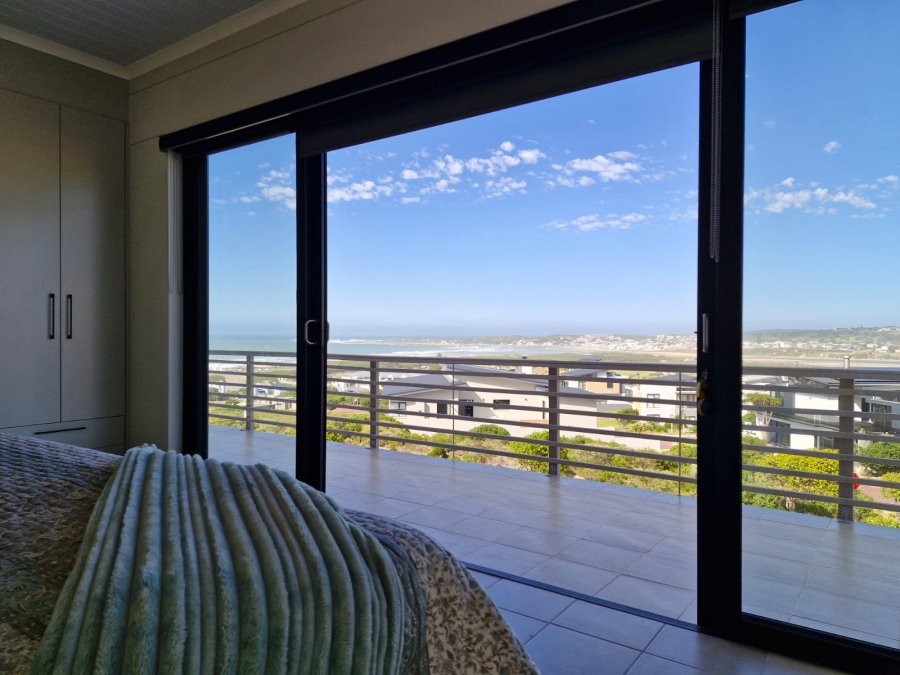5 Bedroom Property for Sale in Stilbaai Oos Western Cape
